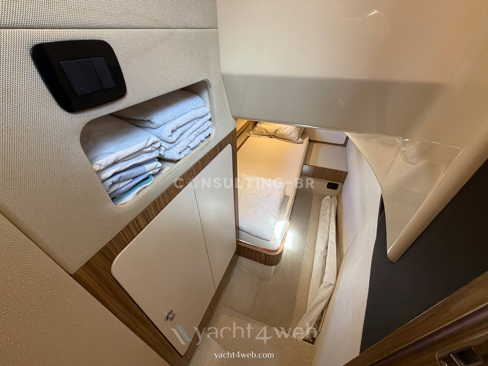 Azimut Magellano 43 驾驶桥楼