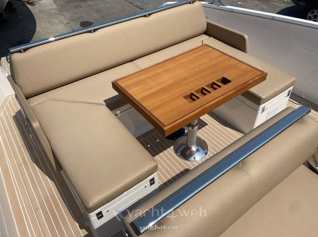 Delta powerboats 33 open used