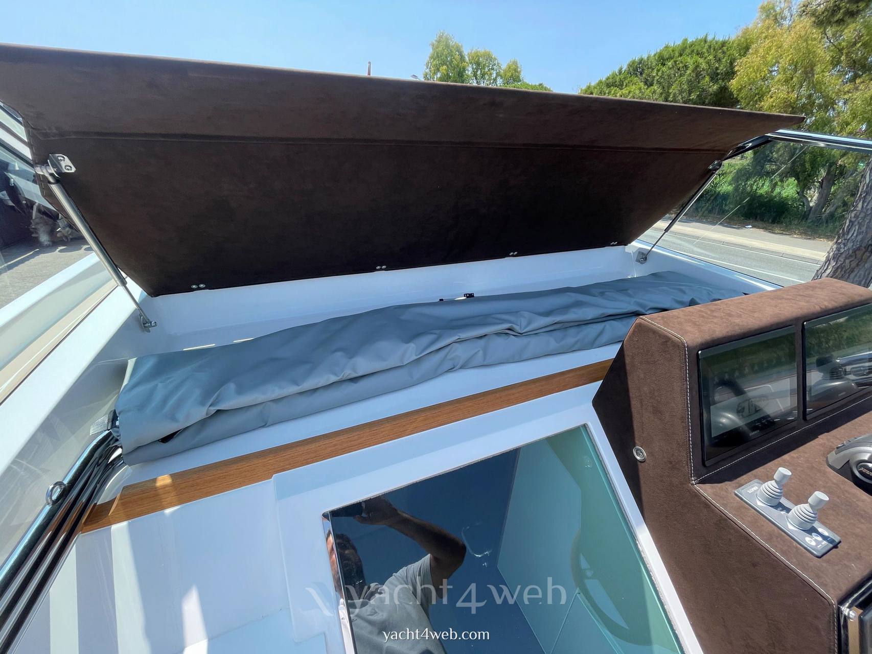 Delta powerboats 33 open Motor yacht used