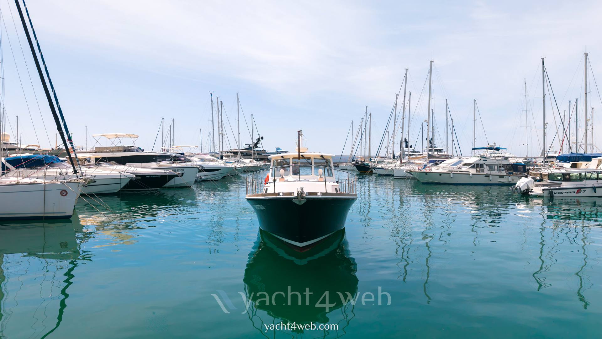 Grand banks Eastbay 43 Motor boat used for sale