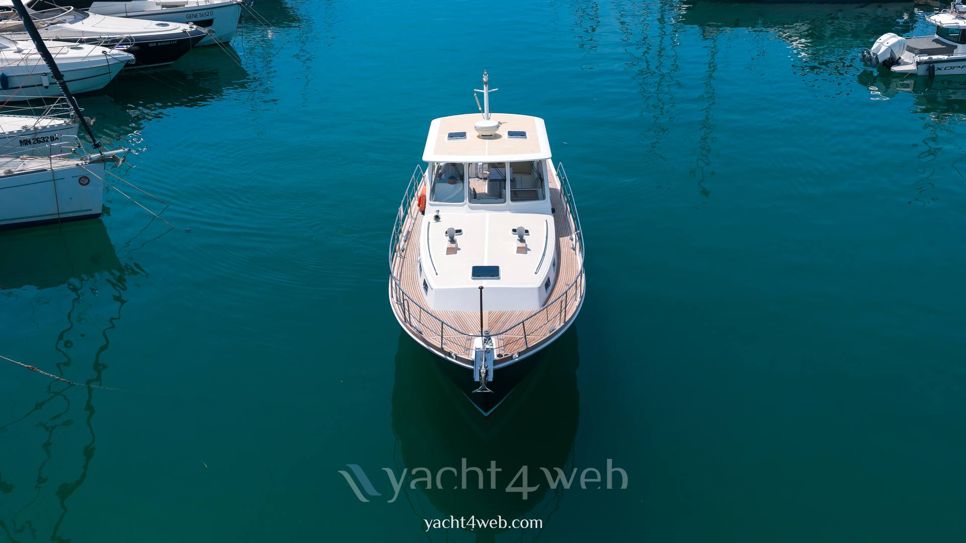 Grand banks Eastbay 43 Motor yacht