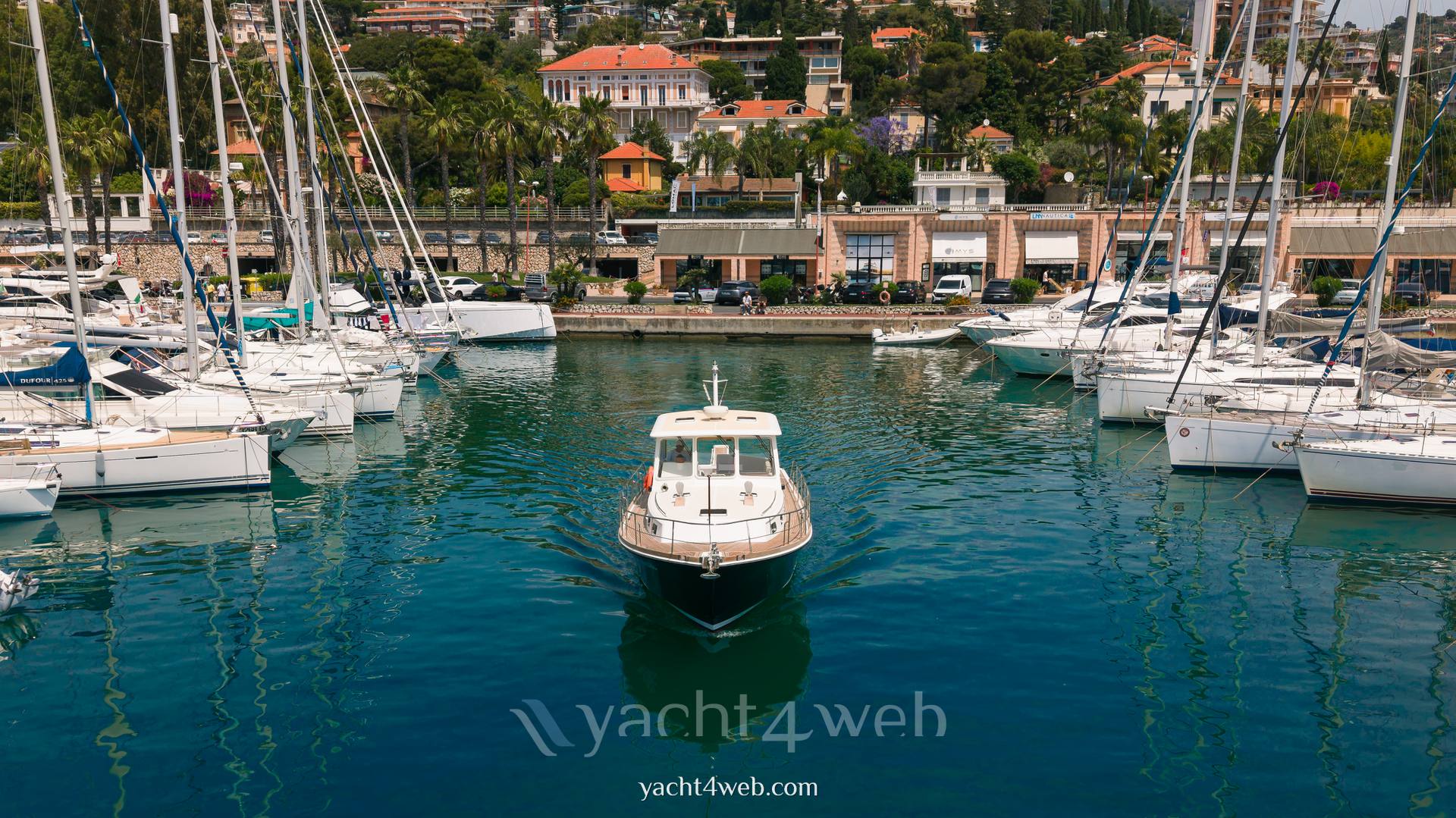 Grand banks Eastbay 43 Photo