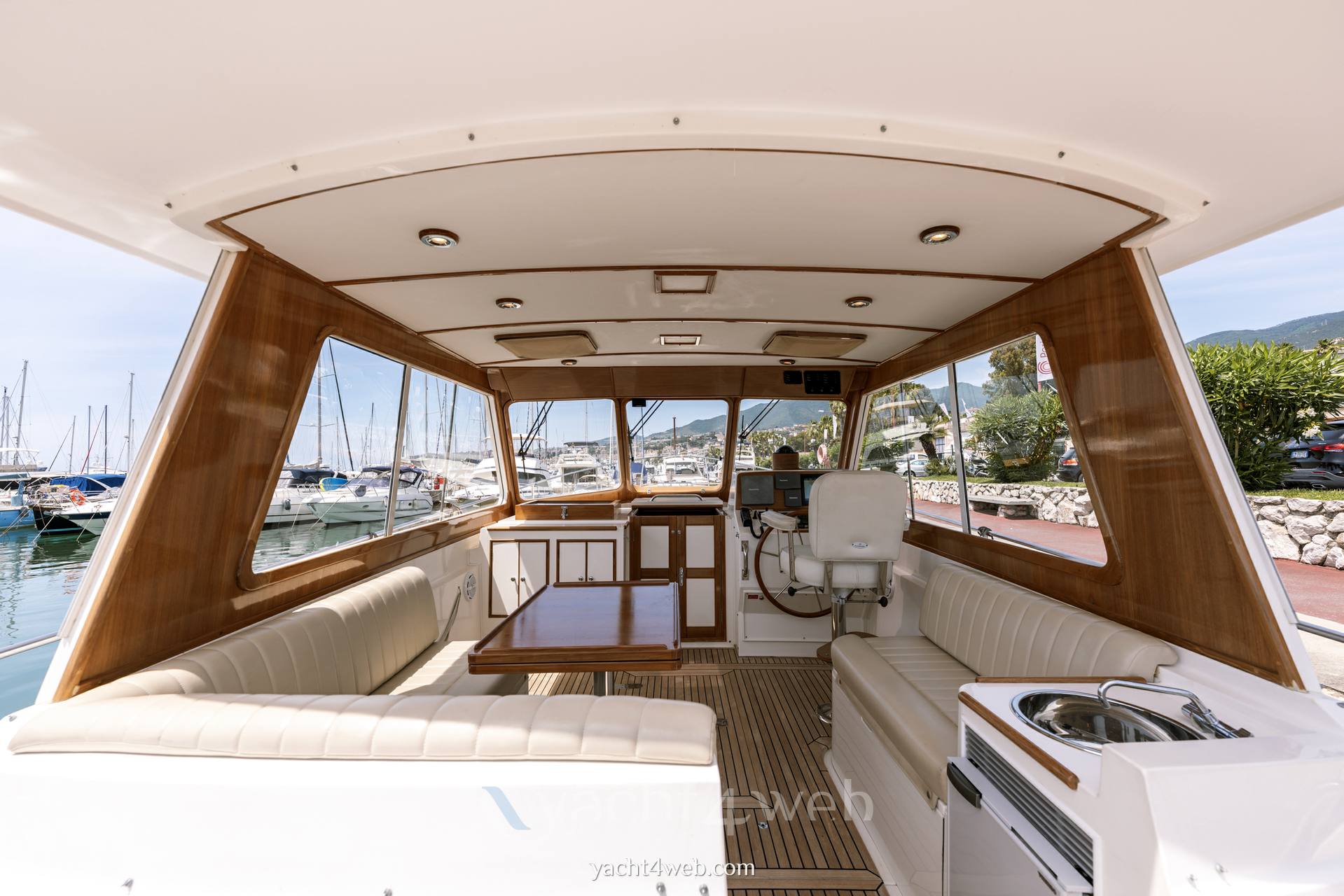Grand banks Eastbay 43 