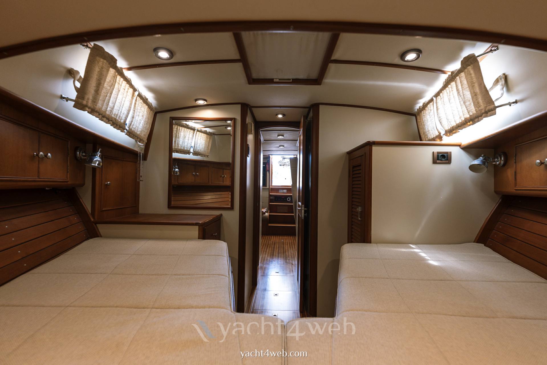 Grand banks Eastbay 43 Motor yacht used