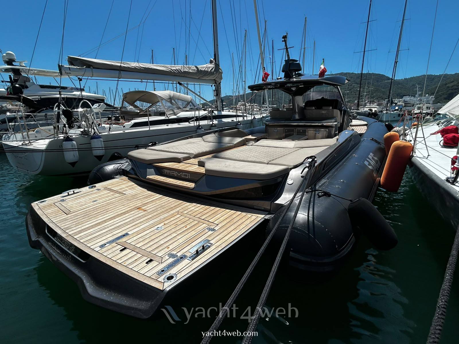 Sacs marine Strider 15 
