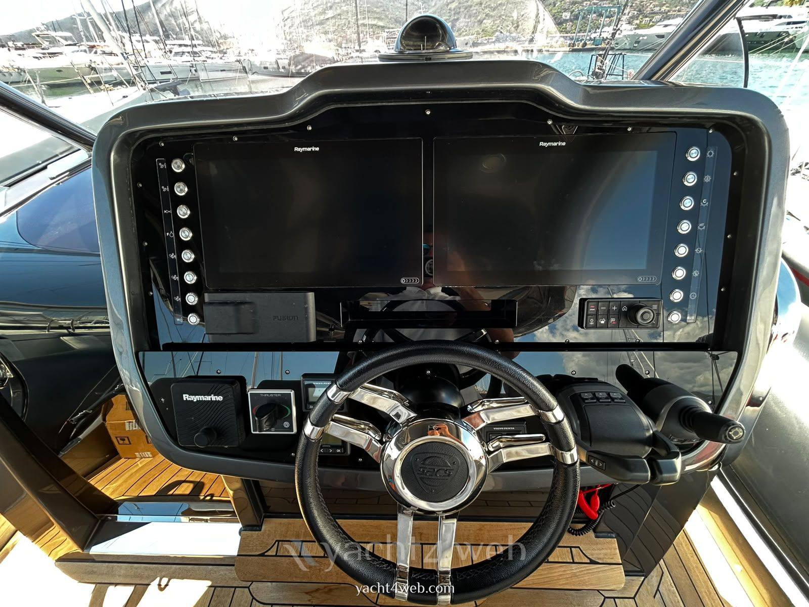 Sacs marine Strider 15 