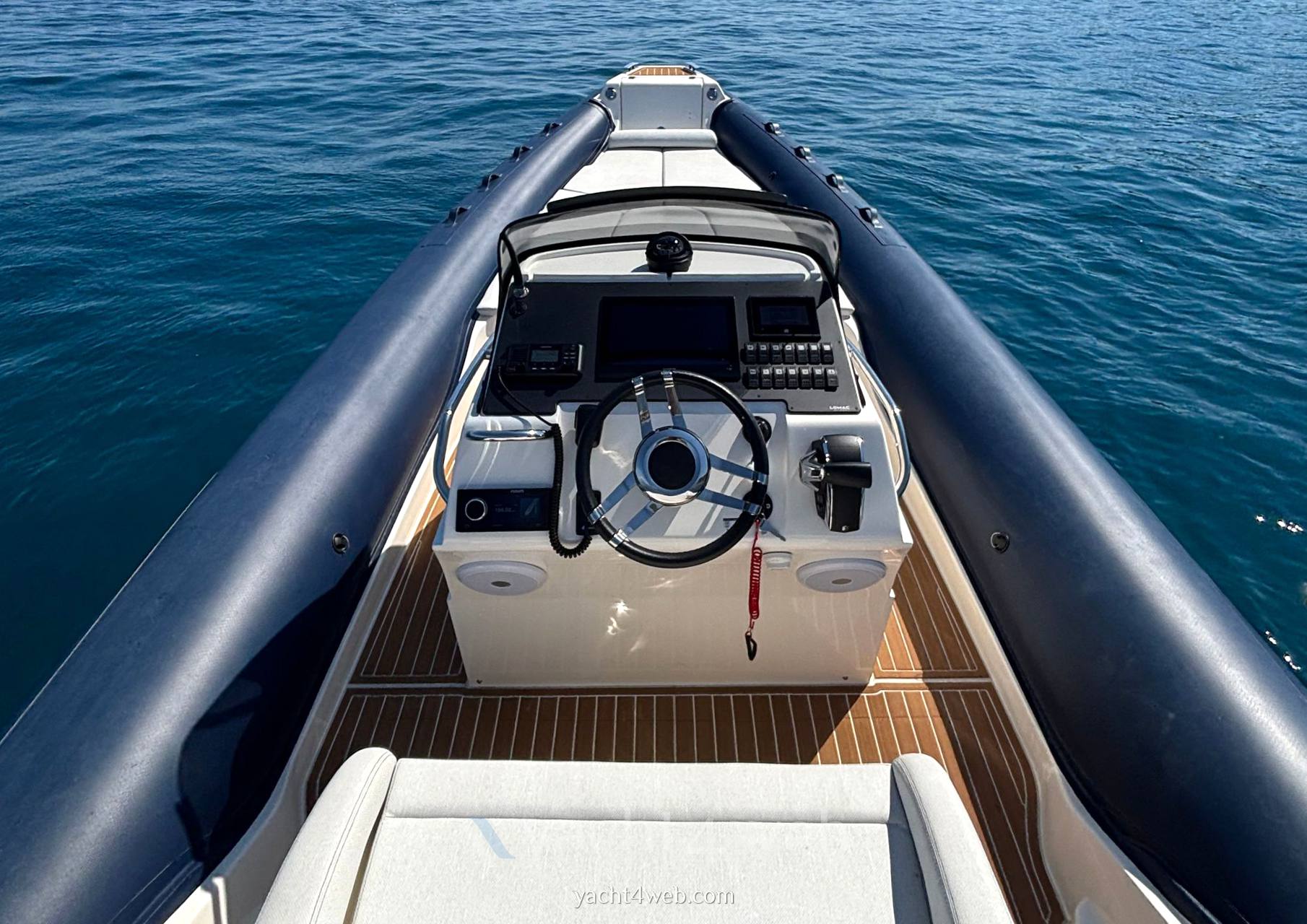 Lomac Adrenalina 8.5 bateau