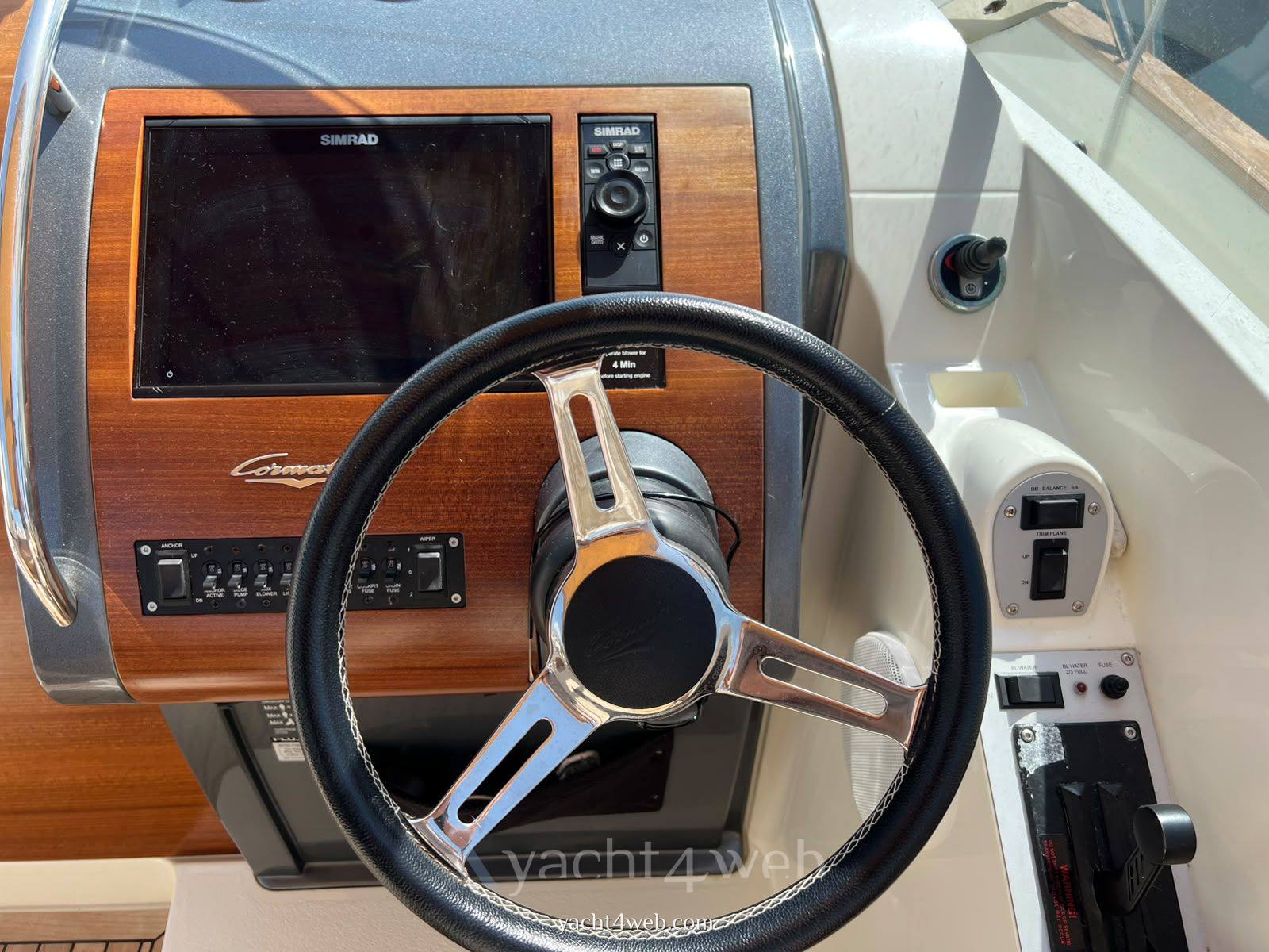 Cormate T27 supermarine barco de motor