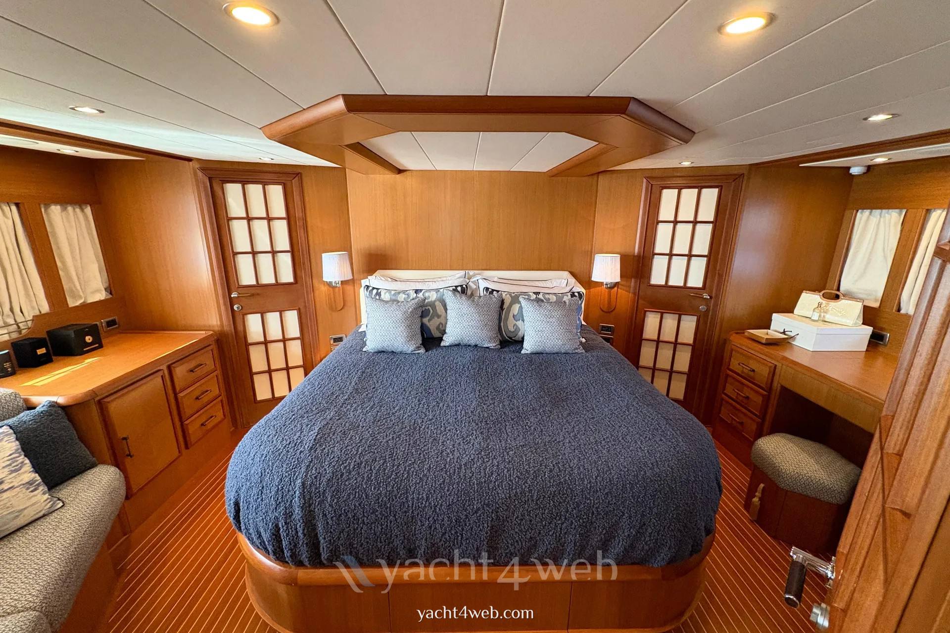 Mochi craft Dolphin 74 
