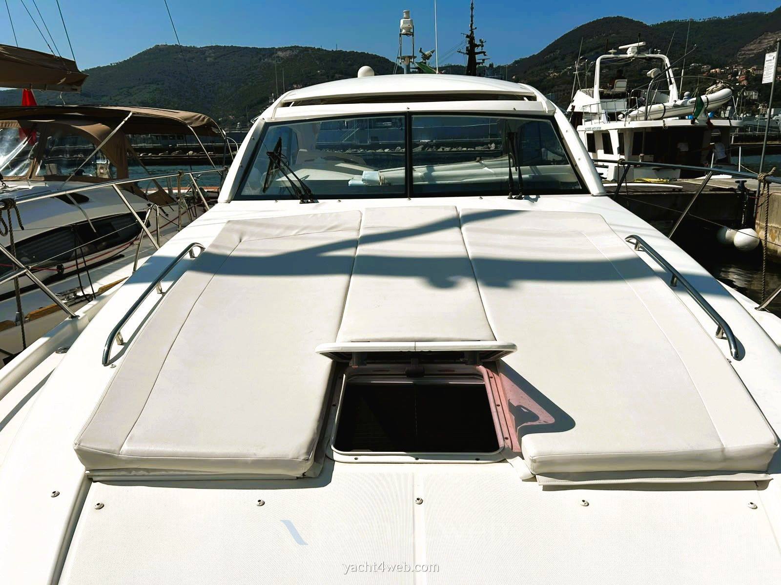 Prestige 38s Yate a motor