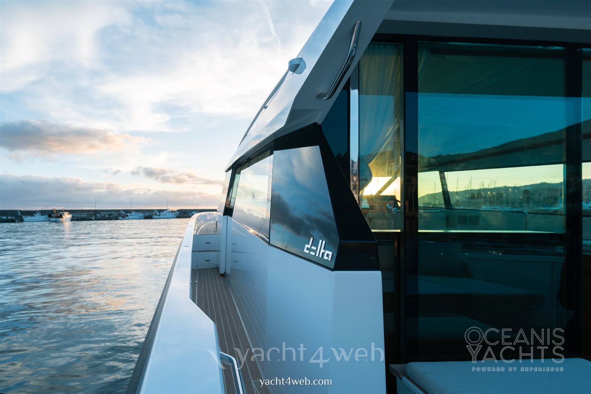 Delta powerboats 48 coupé fotografia