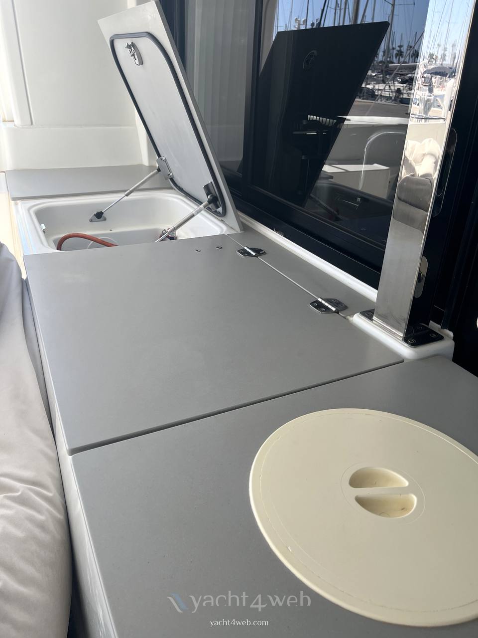 Lagoon 46 используется