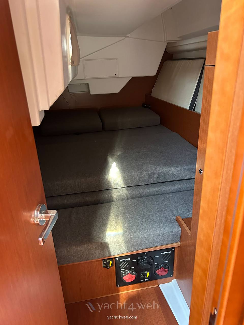 Beneteau Oceanis 38