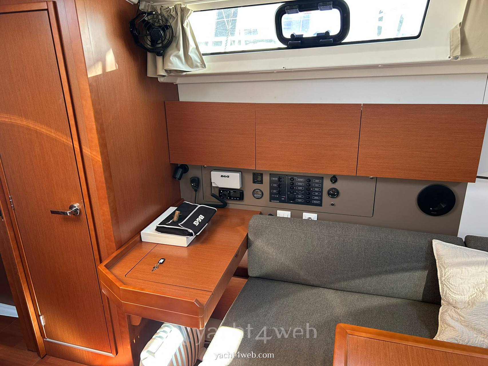 Beneteau Oceanis 38