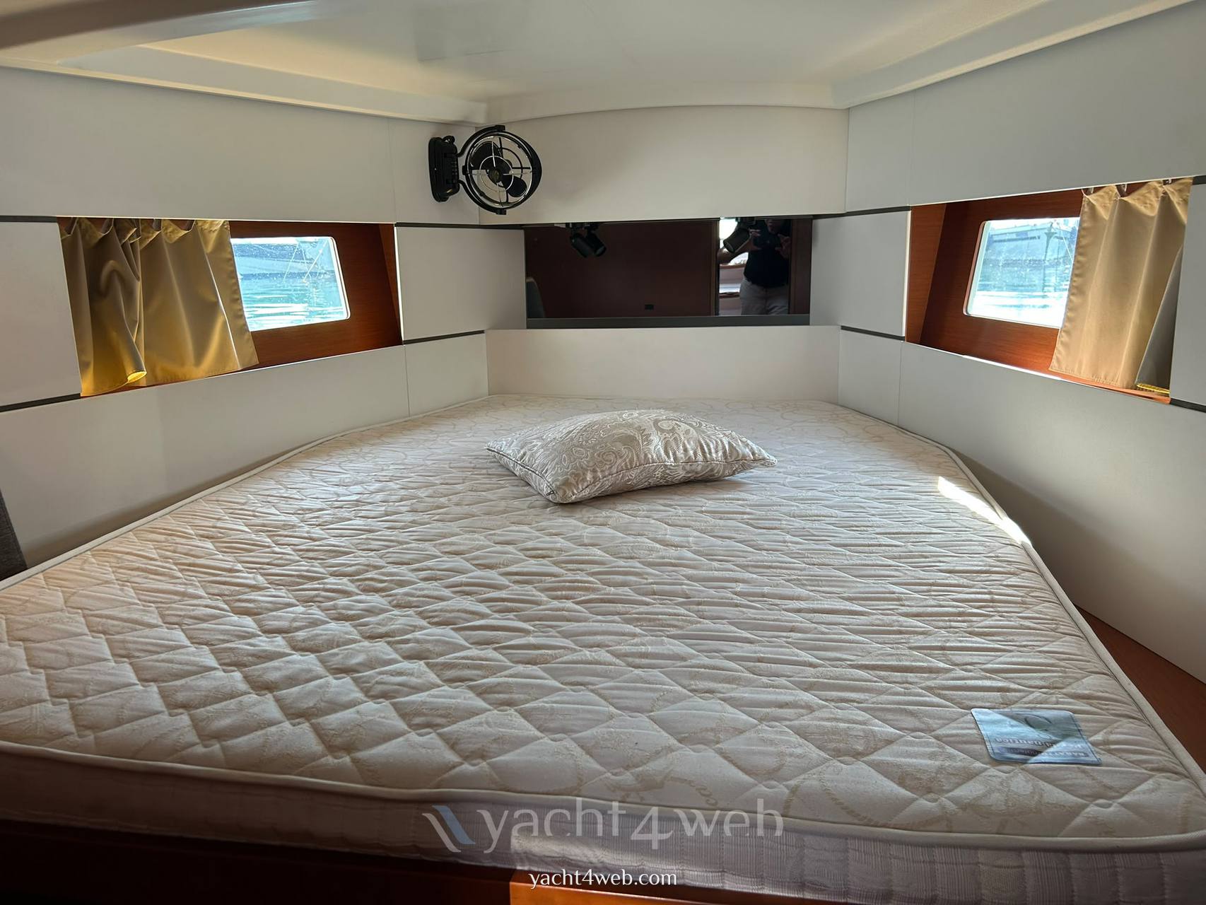 Beneteau Oceanis 38