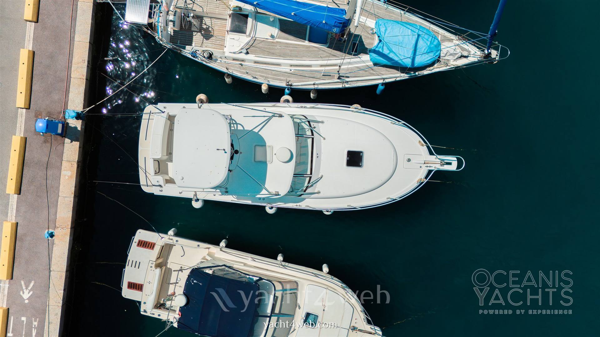 Luhrs 30 open