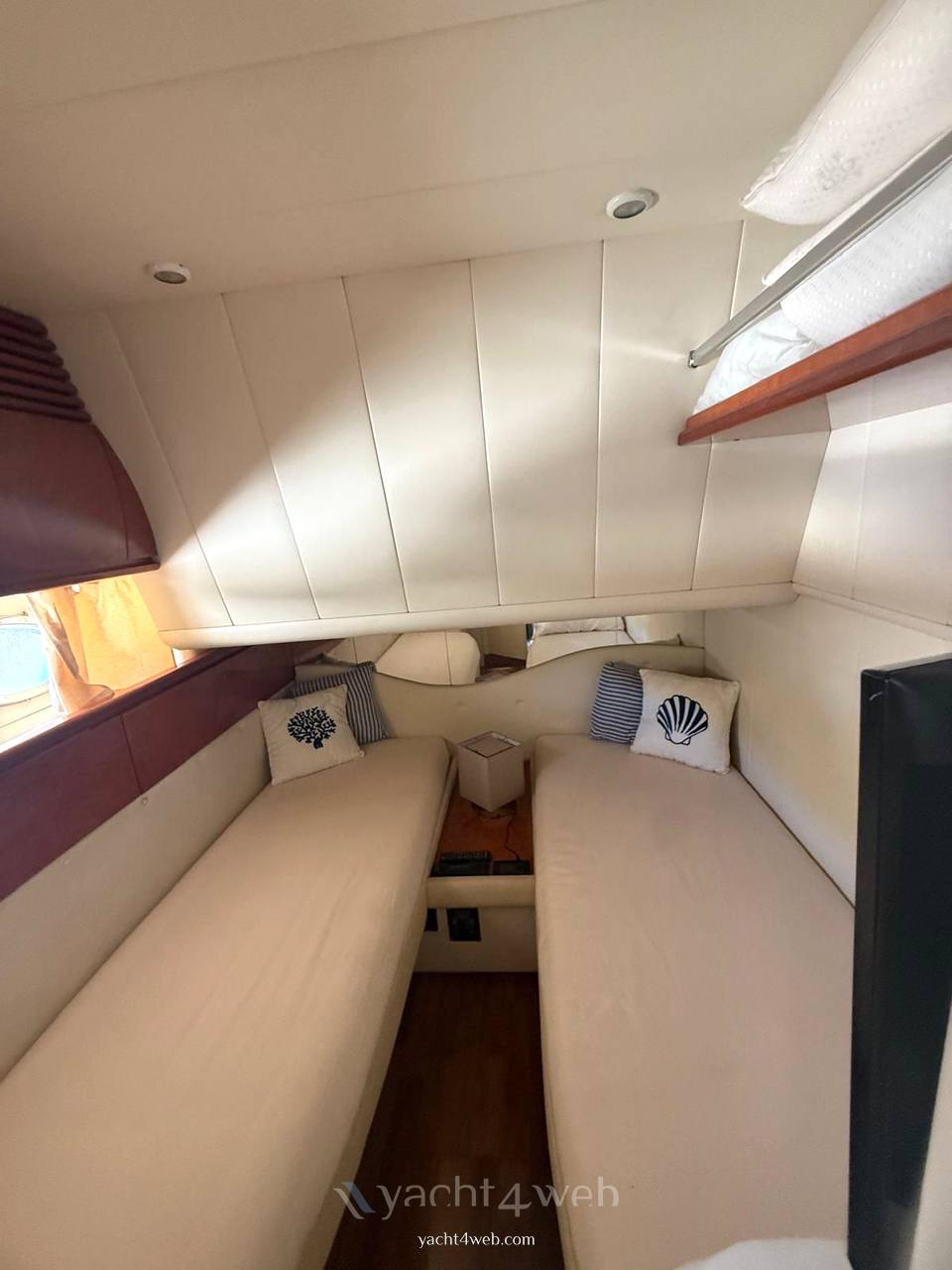 Pershing 54