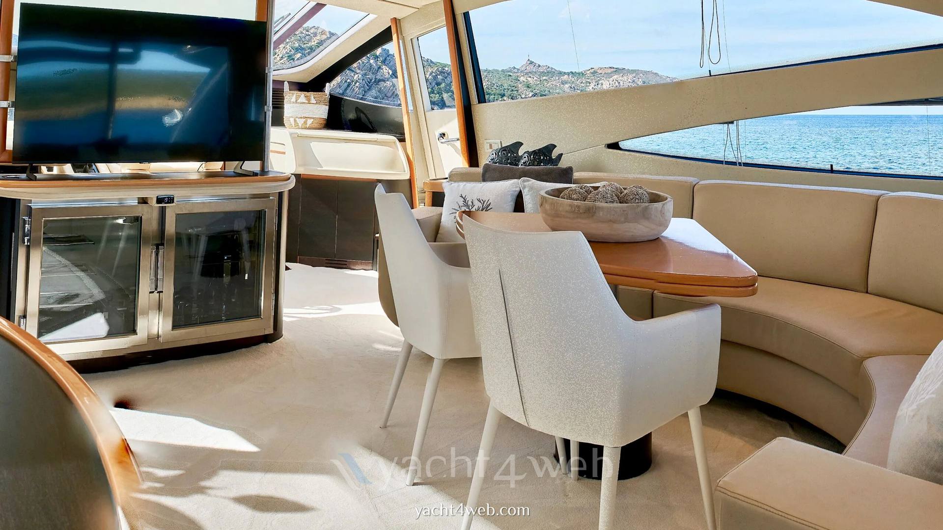 Pershing 76