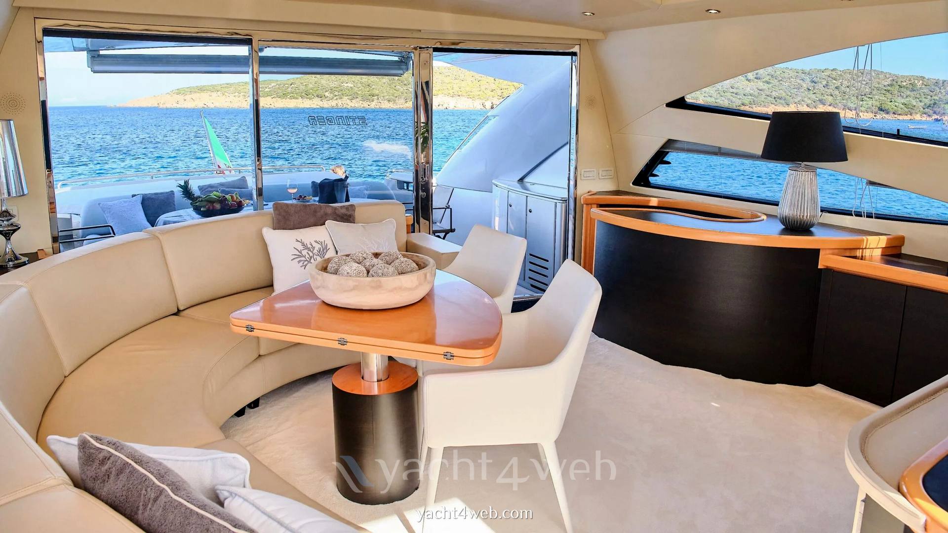 Pershing 76