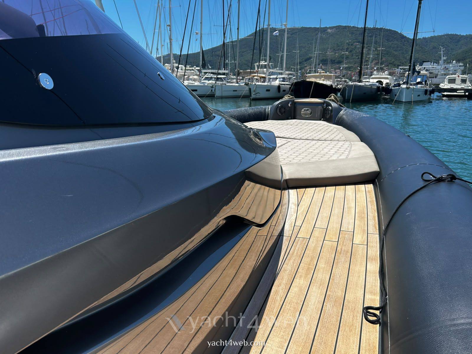 Sacs marine Strider 15