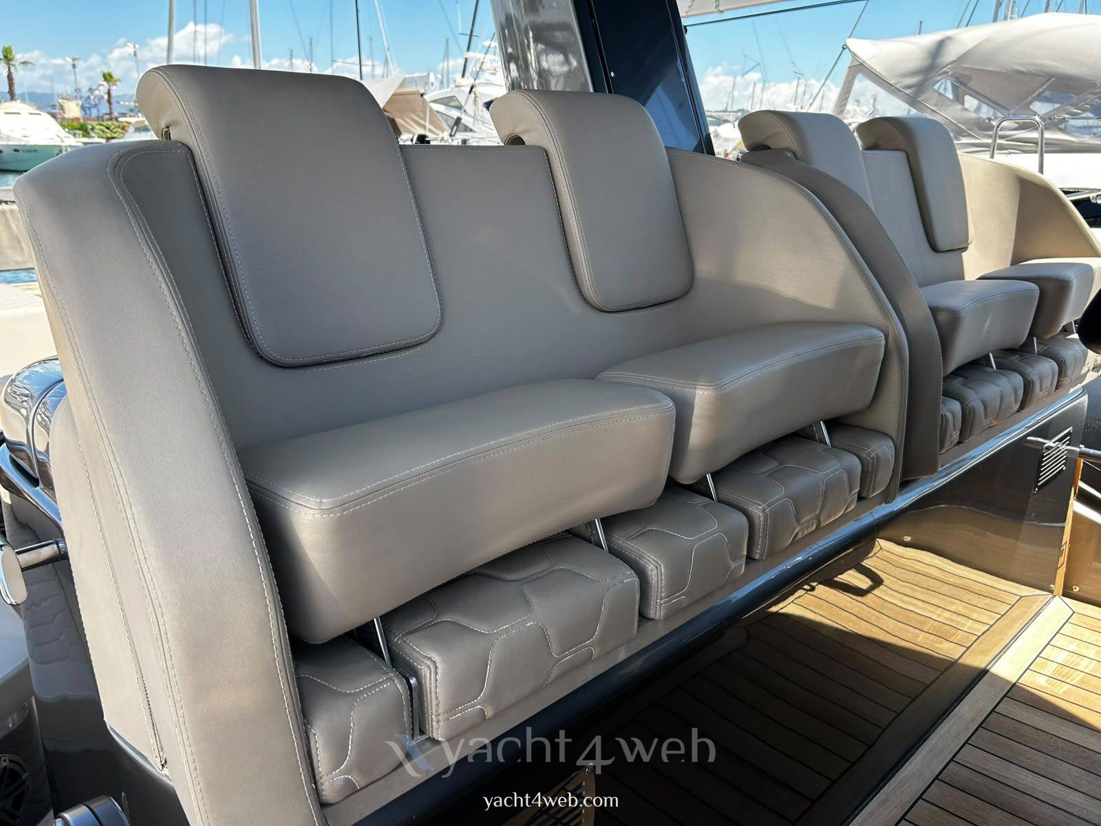 Sacs marine Strider 15