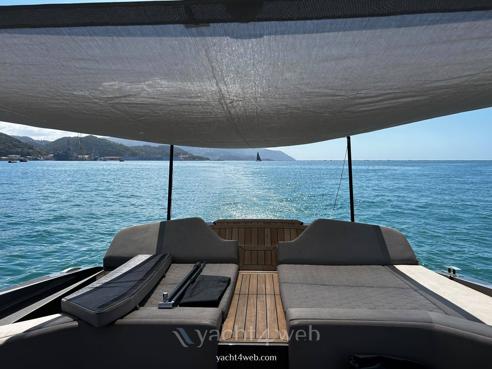 Sacs marine Strider 15