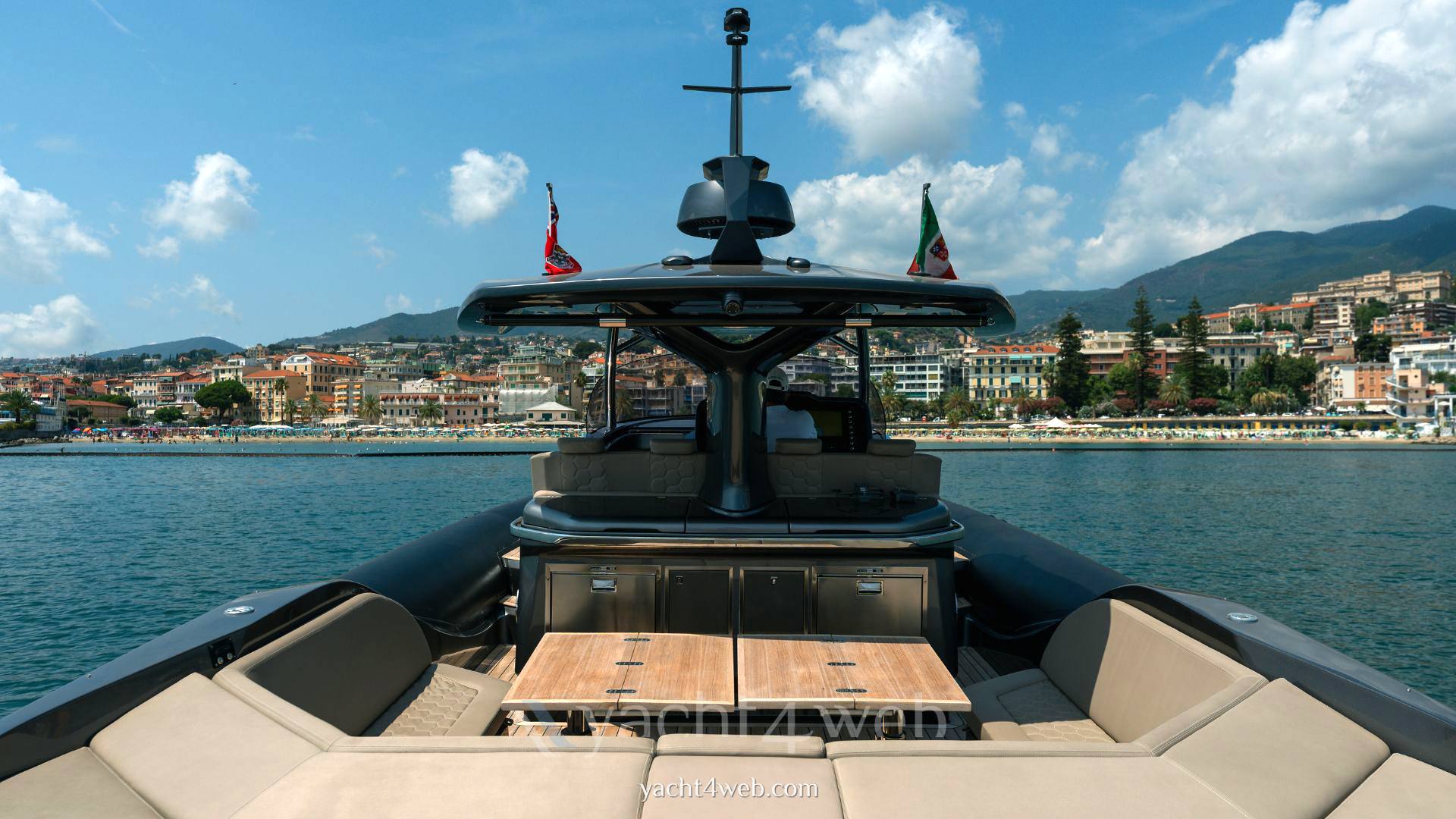 Sacs marine Strider 15