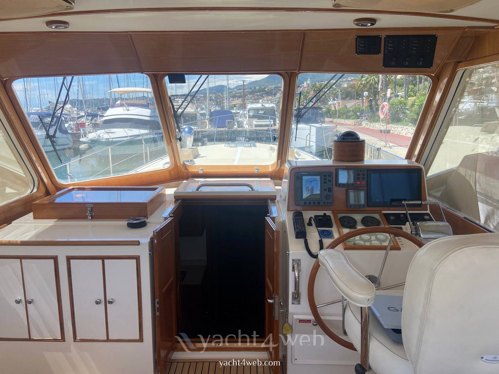 Grand banks Eastbay 43