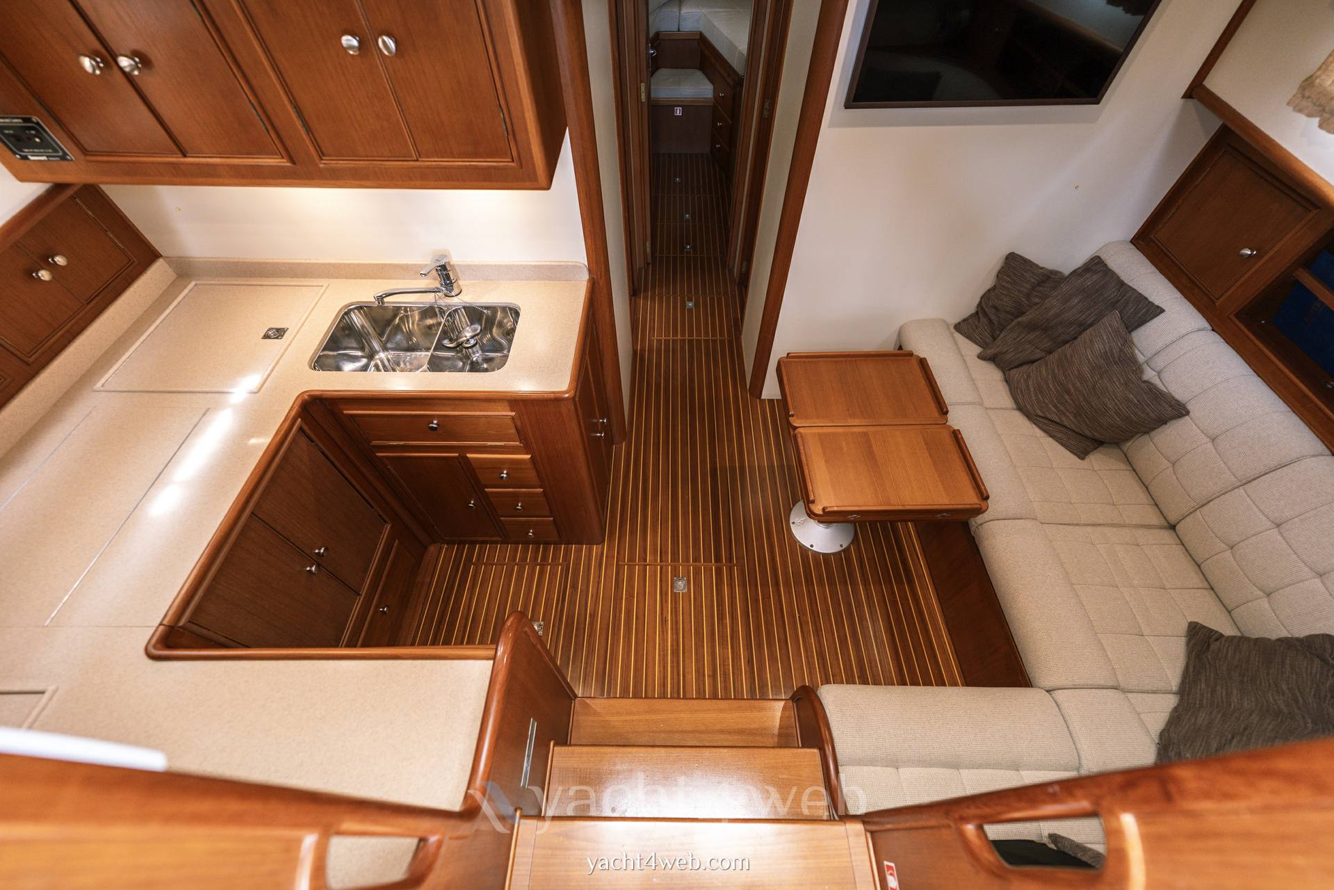 Grand banks Eastbay 43