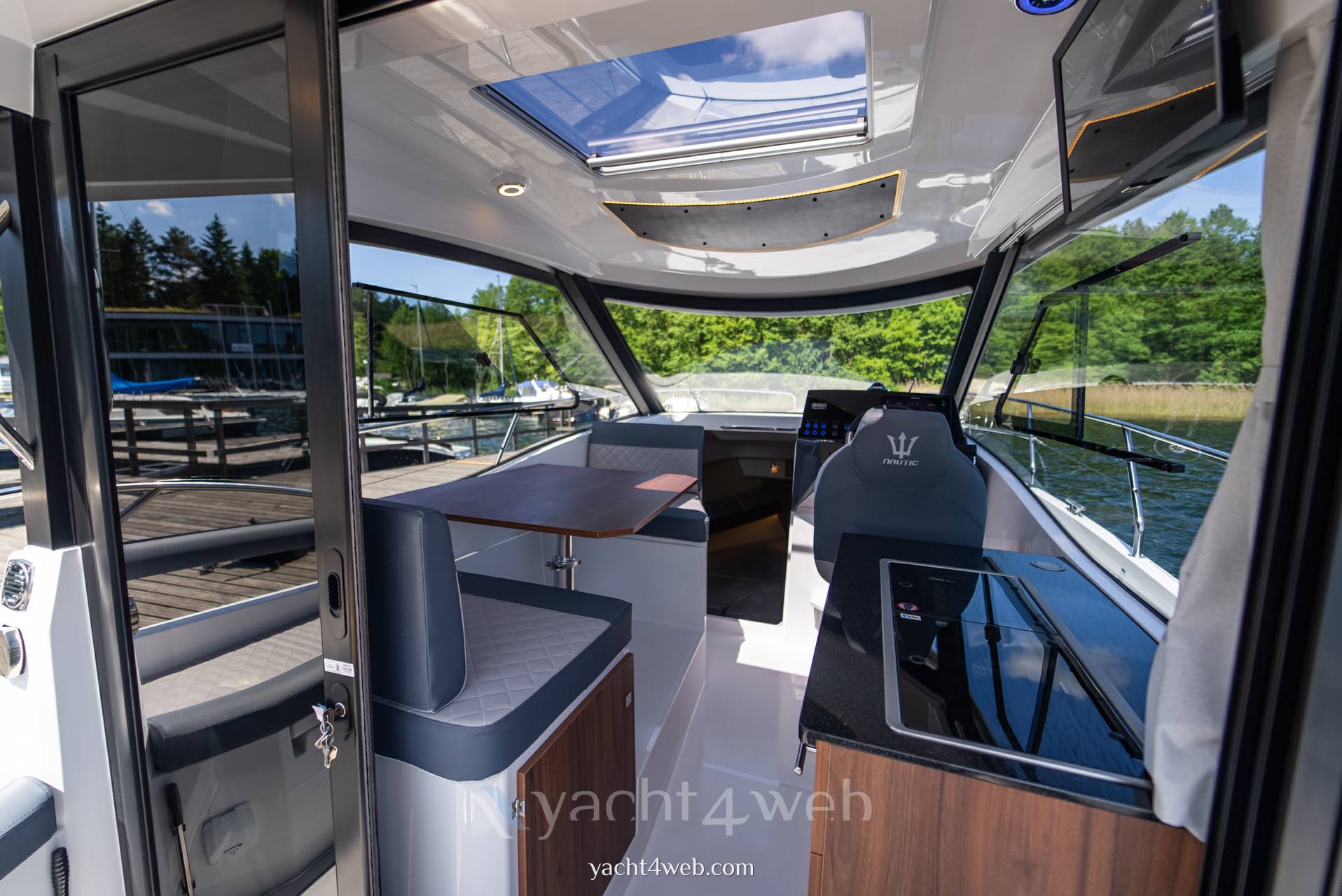 Nautic 880