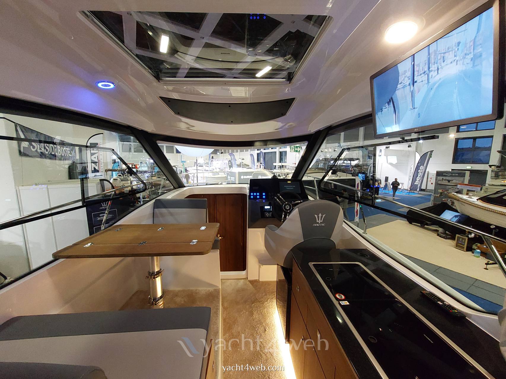 Nautic 880