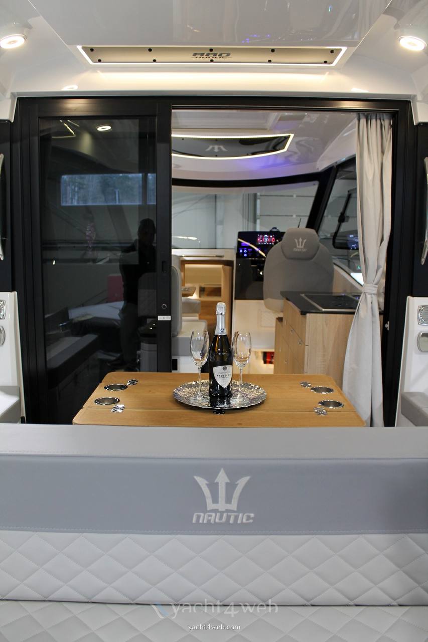 Nautic 880