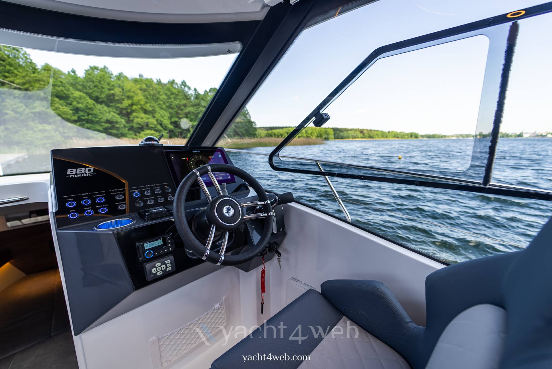 Nautic 880