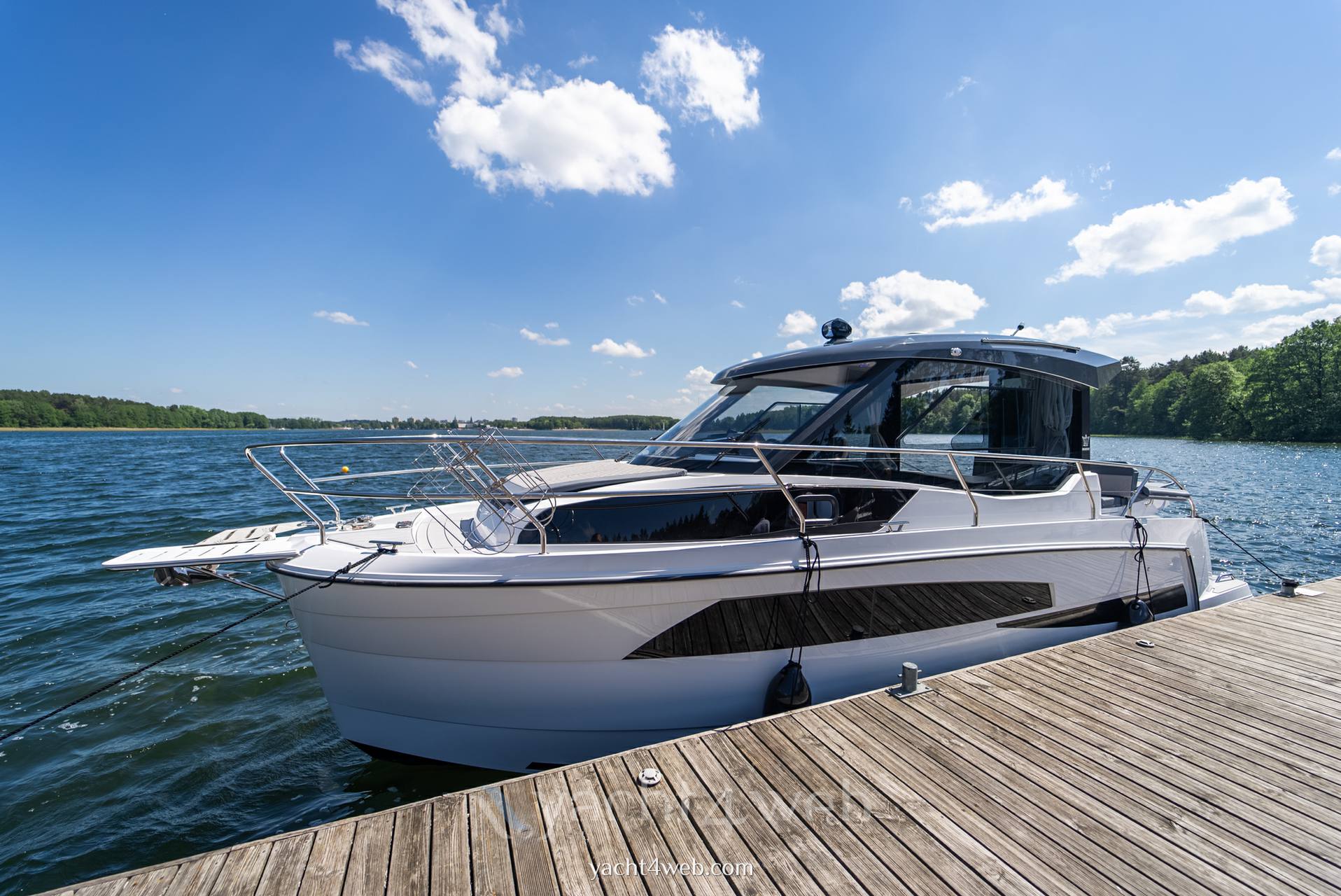 Nautic 880