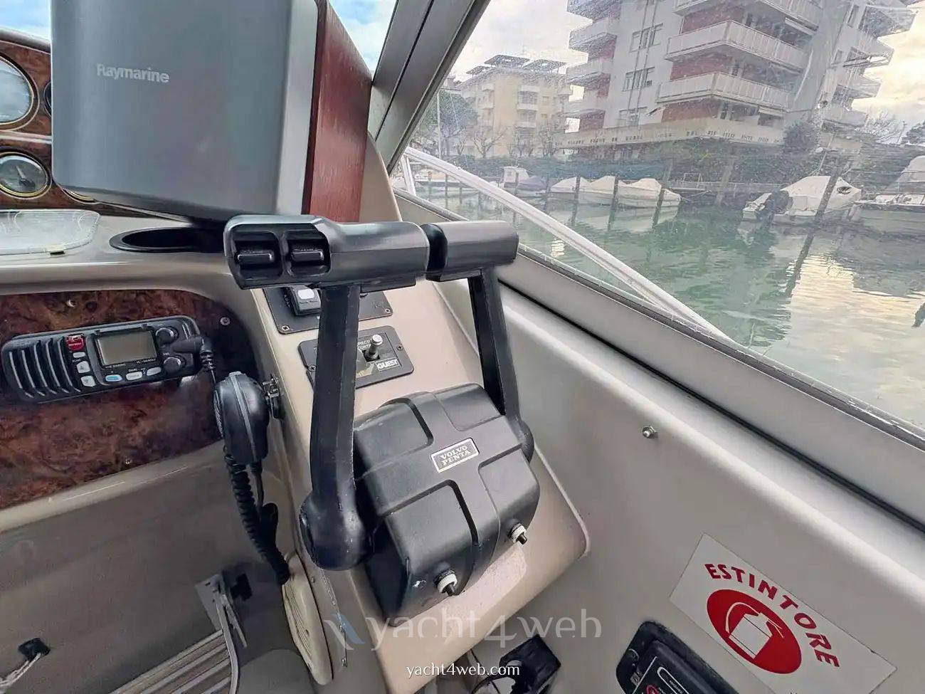 Four winns 298 vista 驾驶桥楼