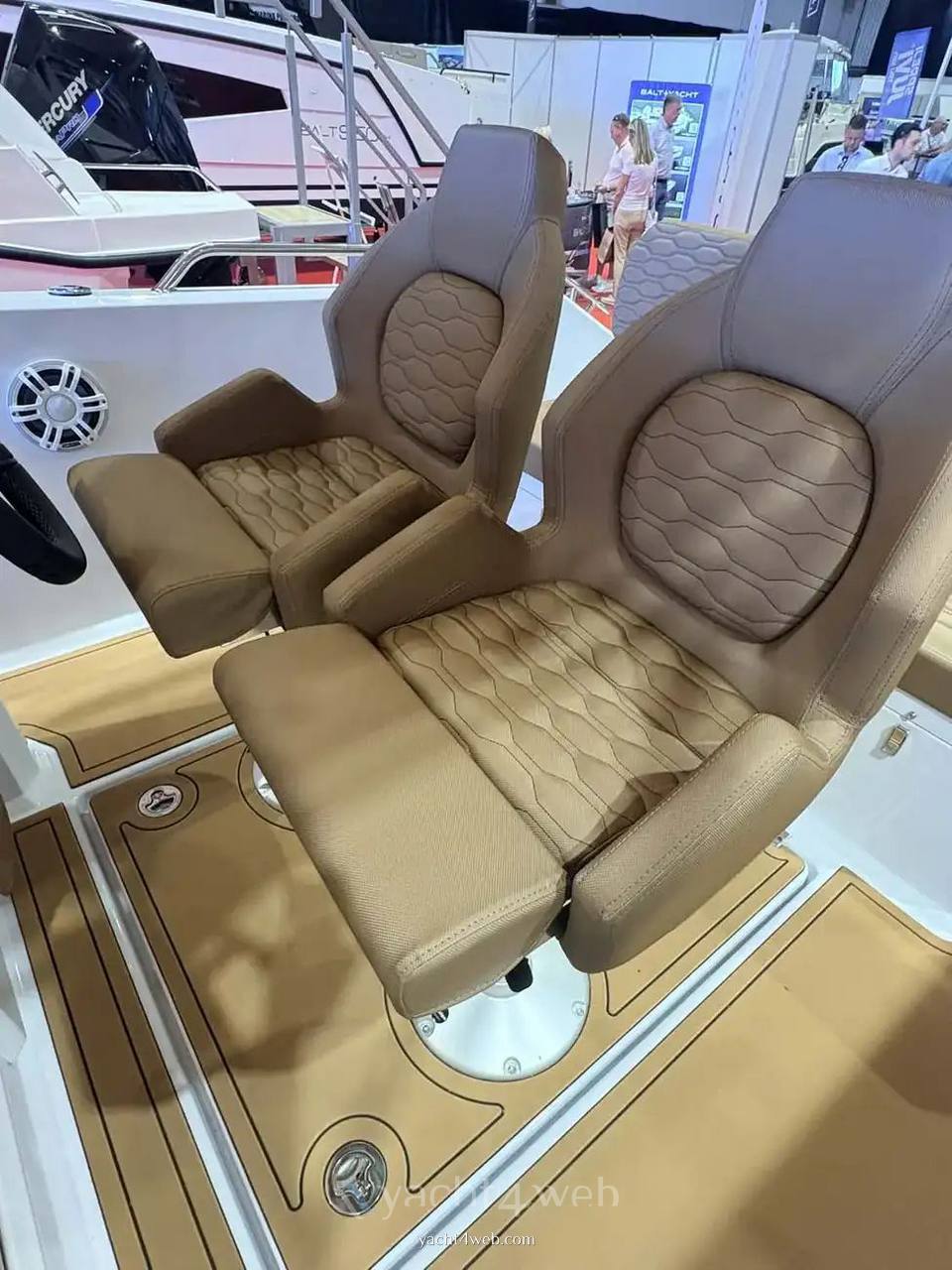 Tardion T24 spacedeck 驾驶桥楼