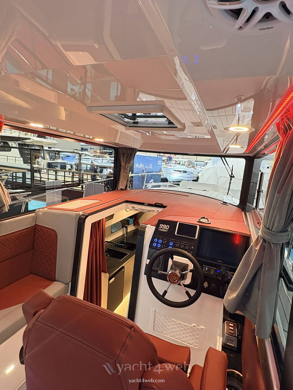 Nautic 990 驾驶桥楼 使用