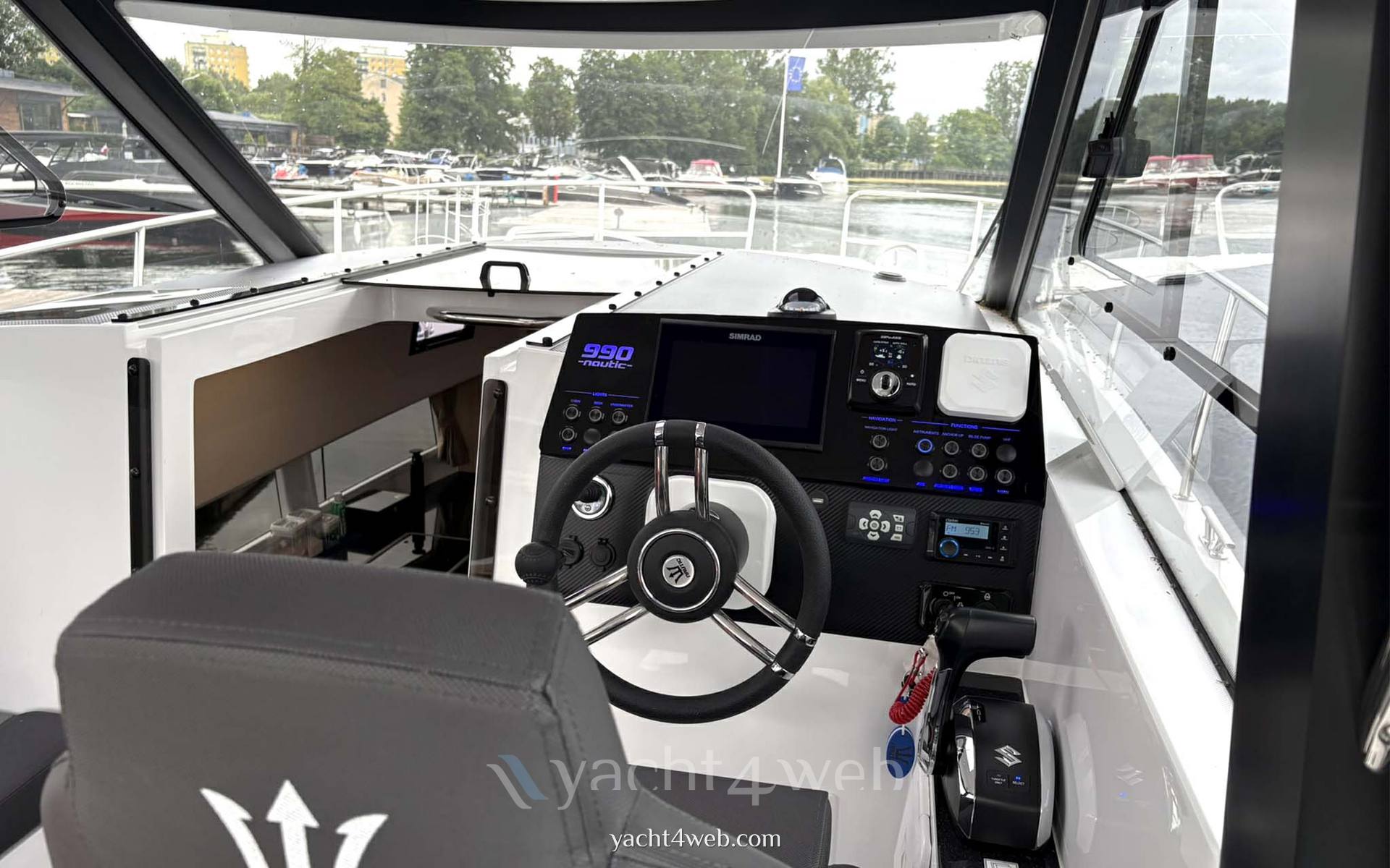 Nautic 990 机动船