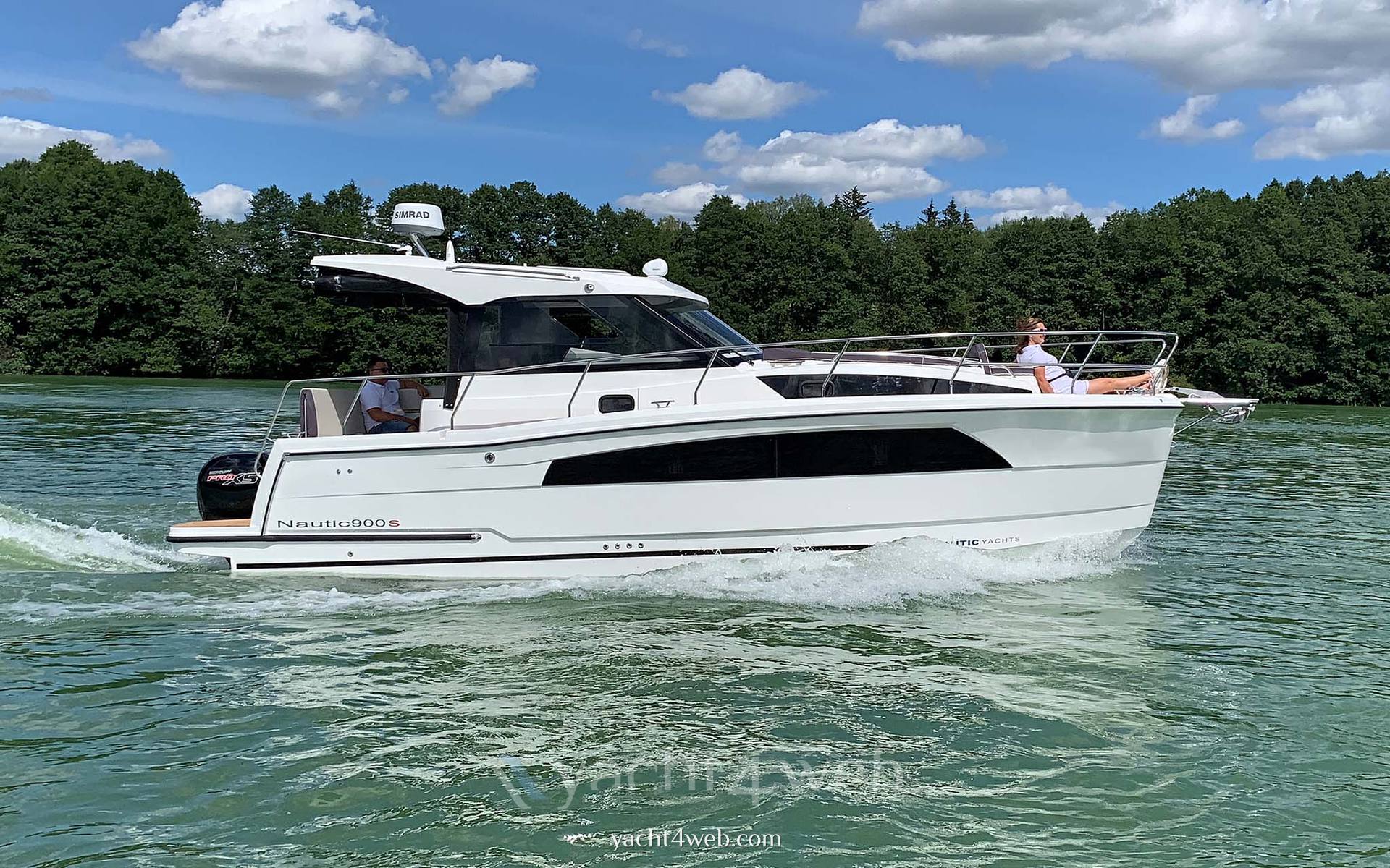 Nautic 990 驾驶桥楼