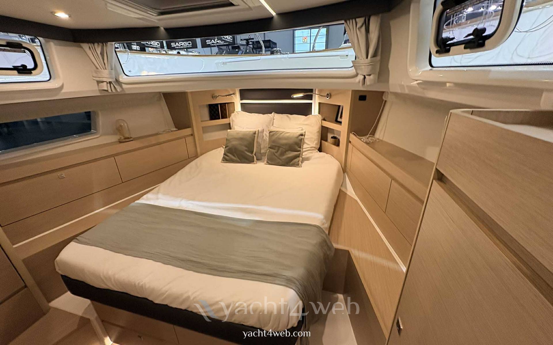 Delphia 12 sedan Flybridge usato