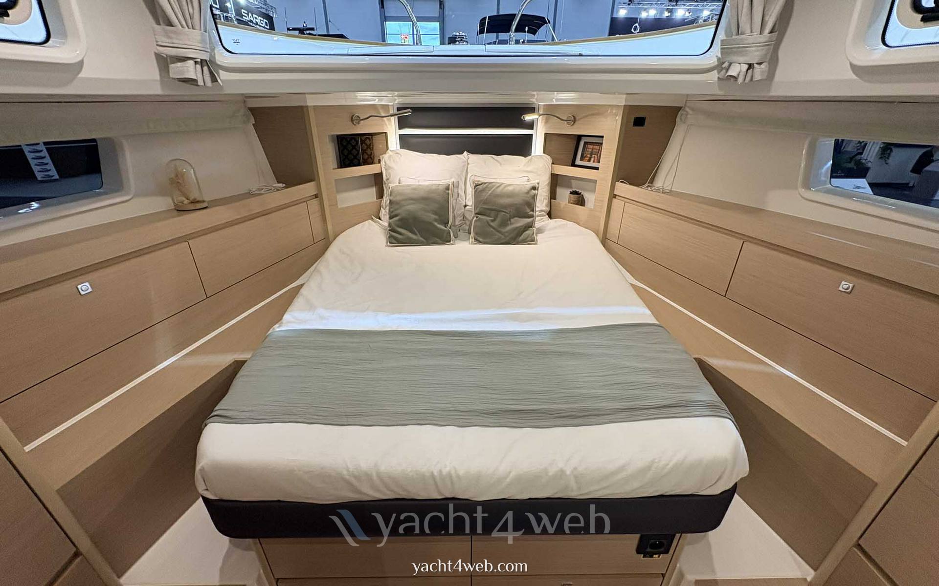 Delphia 12 sedan Flybridge usato