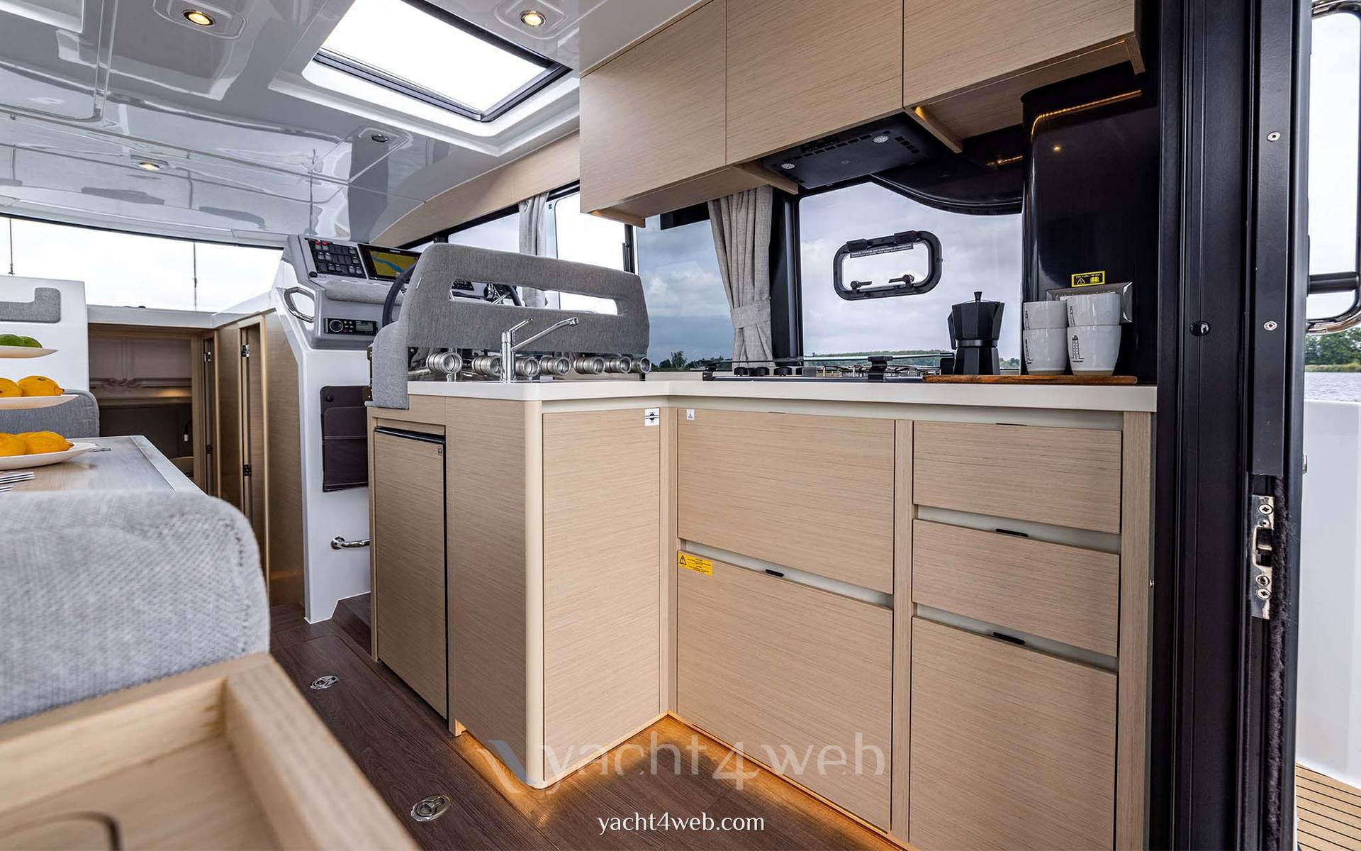 Delphia 11 sedan 机动船
