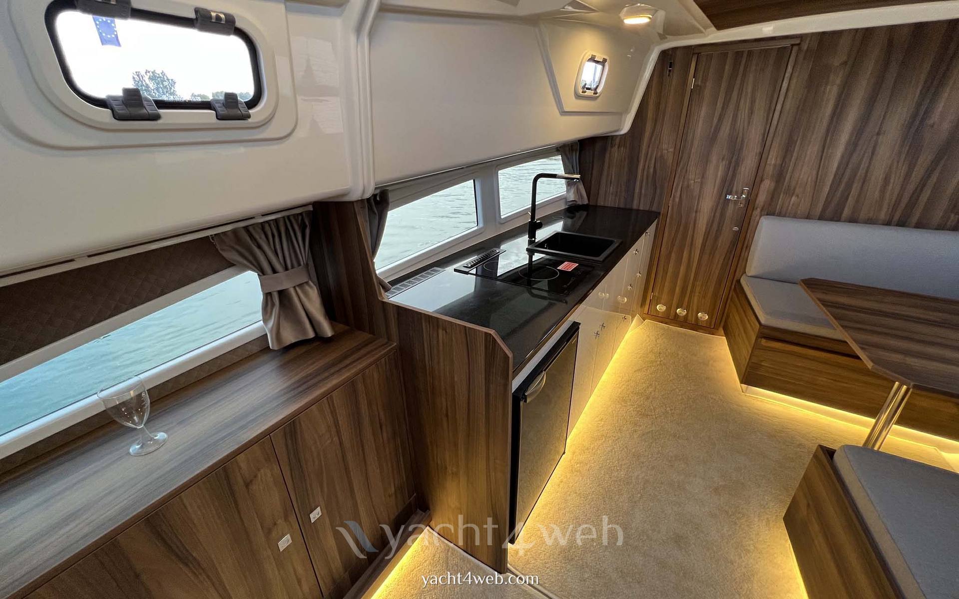 Nautic 990 neon Flybridge usato