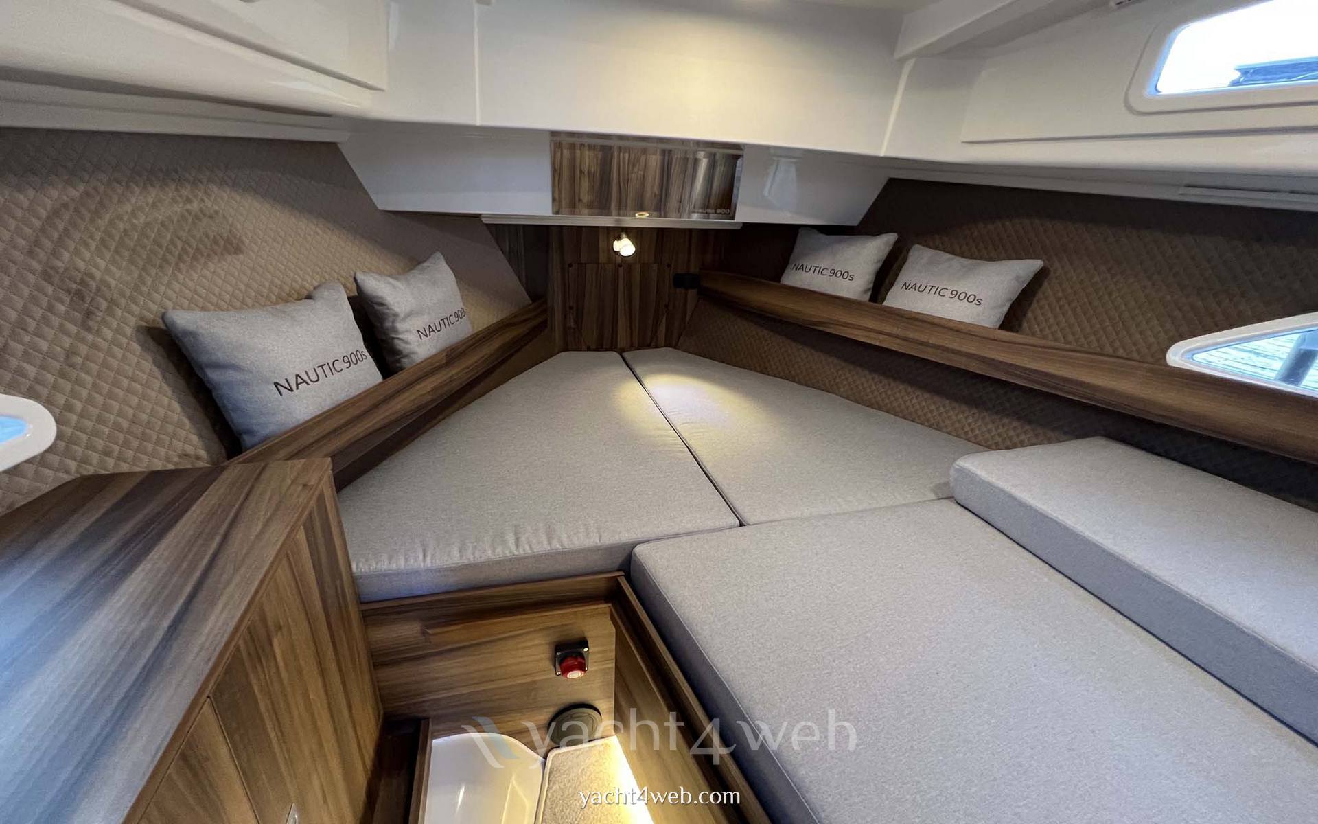 Nautic 990 neon barca a motore