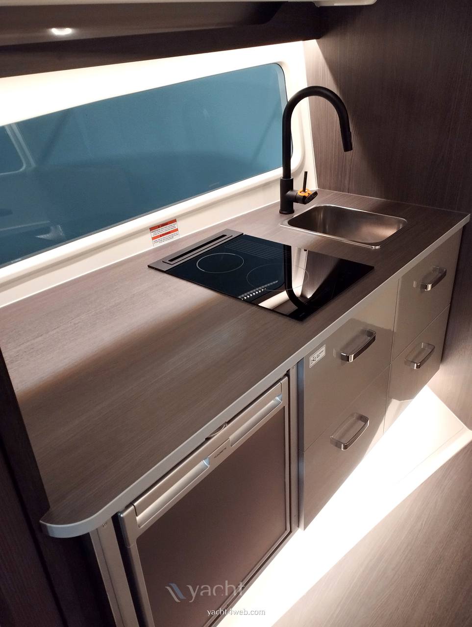 Balt Titanium 818 Flybridge