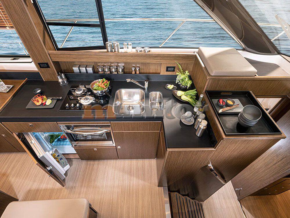 Bavaria Virtess 420 fly