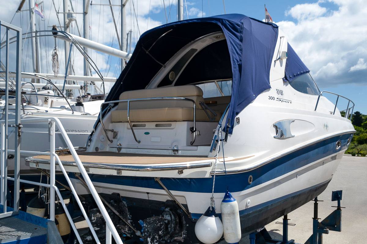 Bavaria 300 sport Моторная лодка используется для продажи