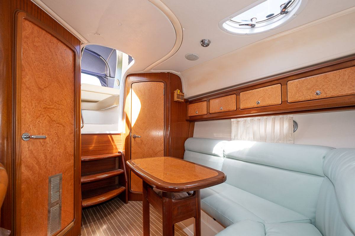 Bavaria 300 sport Моторная лодка используется для продажи