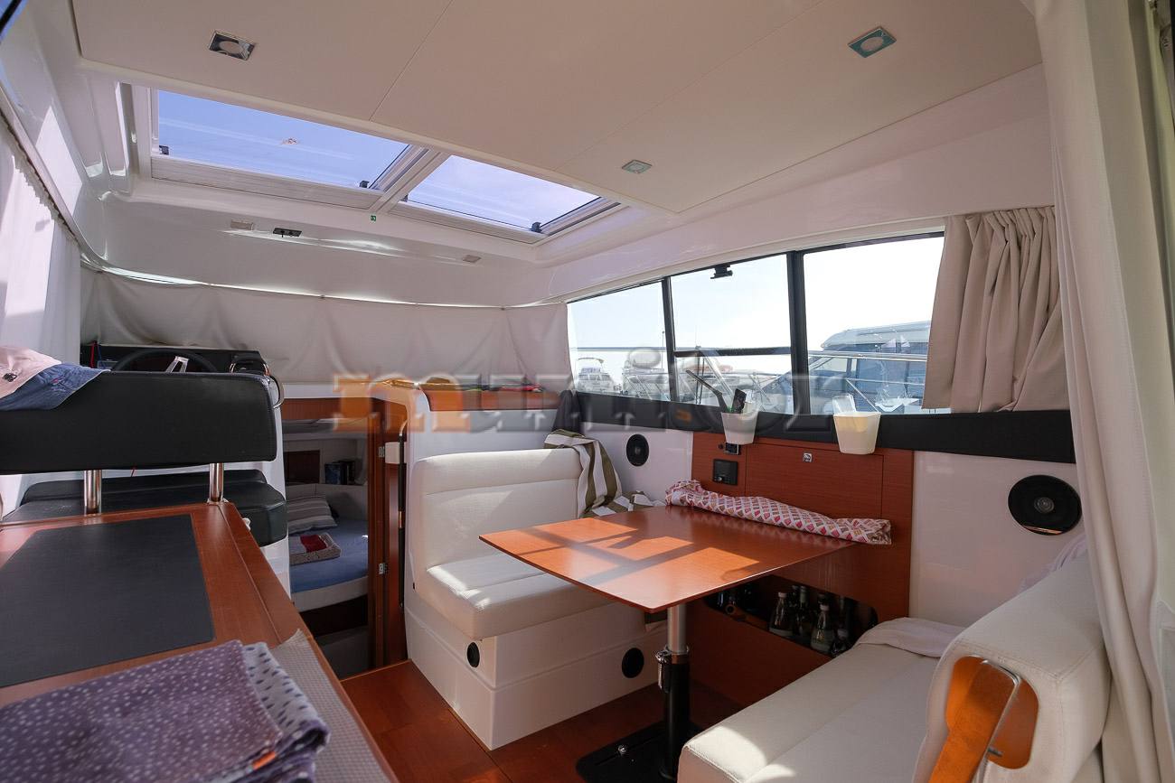 Jeanneau JEANNEAU NC 9 barca a motore