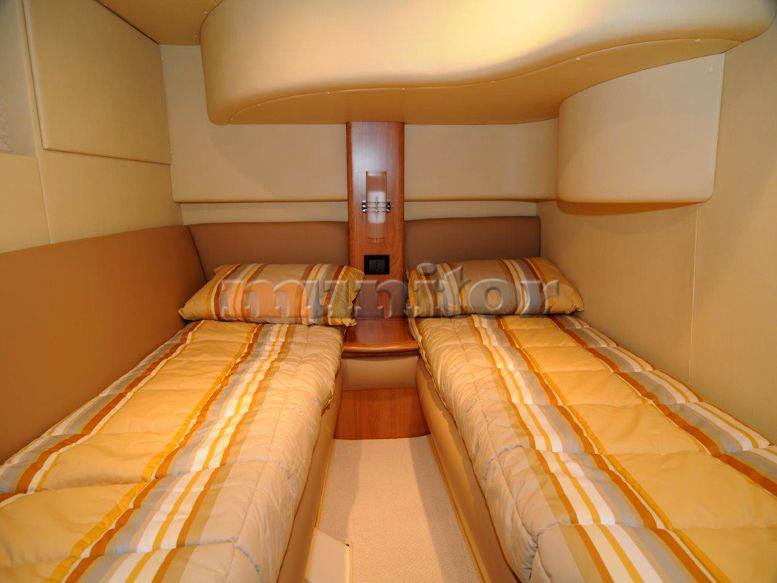 Azimut 42 evolution Моторная лодка используется для продажи